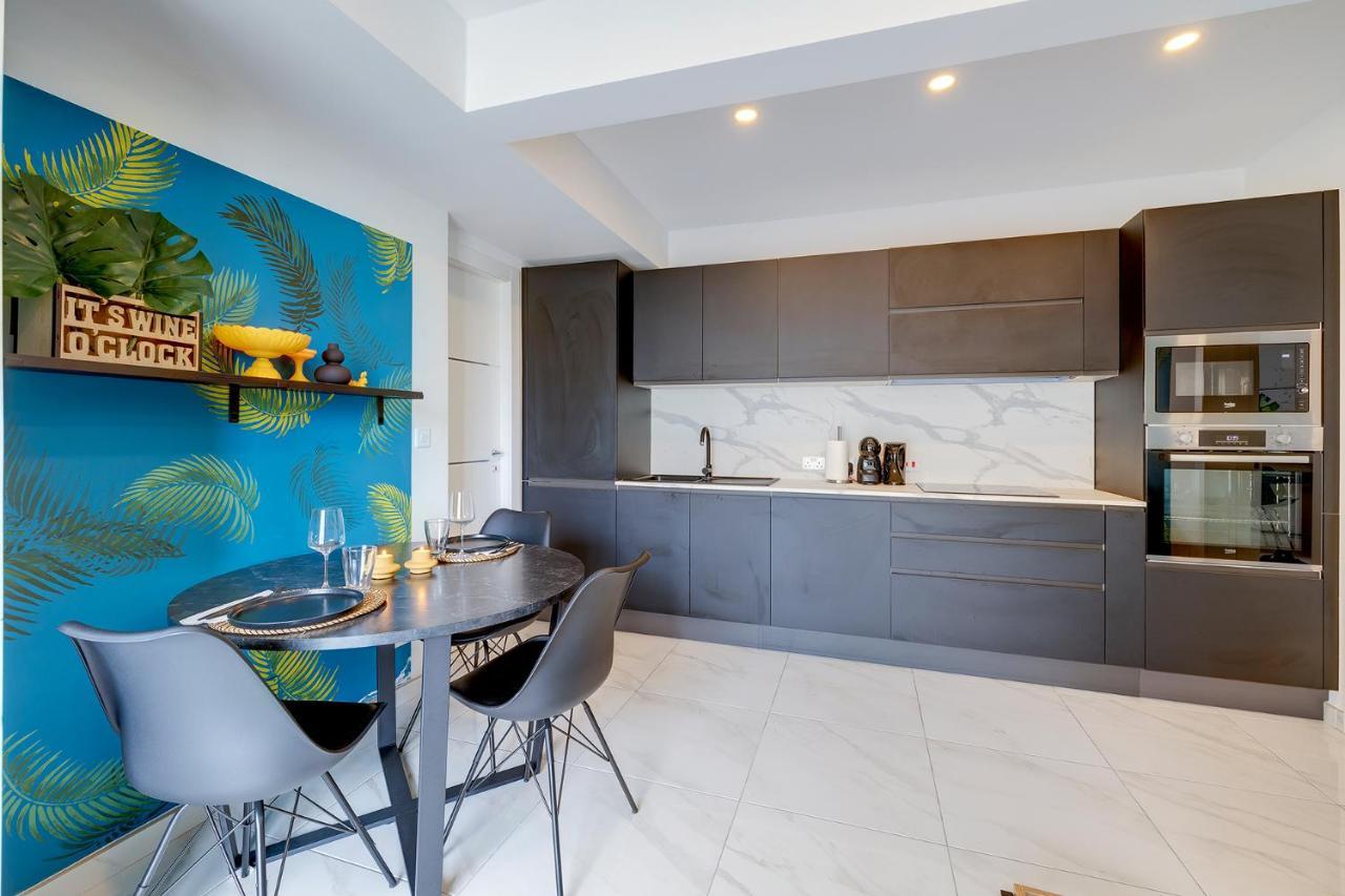 Modern 1Br Apartment Central Location 그지라 외부 사진
